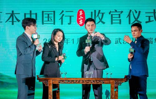 除了自身努力外格力电器和小米公司还积极参与环保公益活动通过举办讲座展览等形式向公众普及环保知识提高大