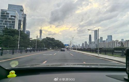 总的来说新一代显卡的推出是显卡技术发展的一个里程碑它不仅展现了现代电子技术的先进性也为未来显卡的发展