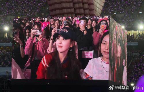 欧阳娜娜皮裤背心亮相彰显中式青春时尚魅力